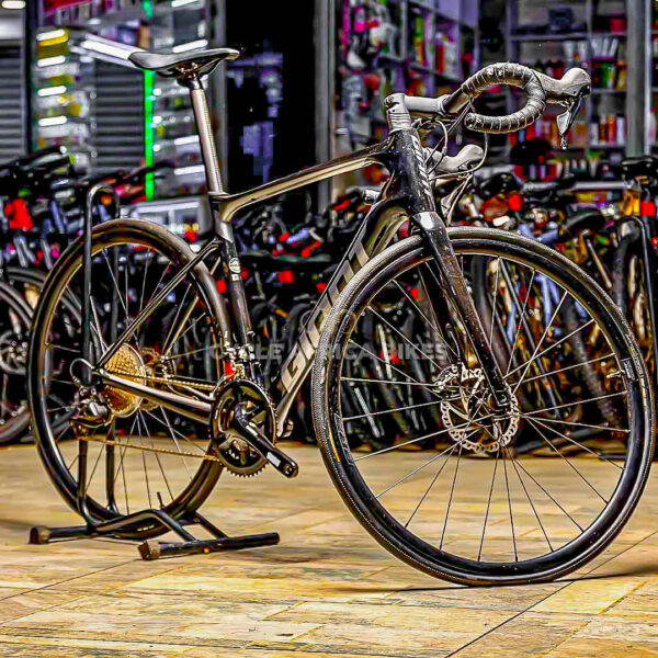 Giant Defy Advance 2 M Carbon 2021 - Image 4