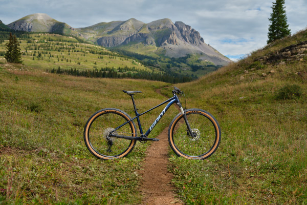 Giant Talon 0 2025 29-Inch Mountain Bike with ALUXX Aluminum Frame - Image 2