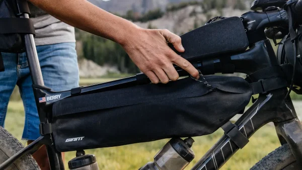 Giant H2Pro Frame Bag - Image 3