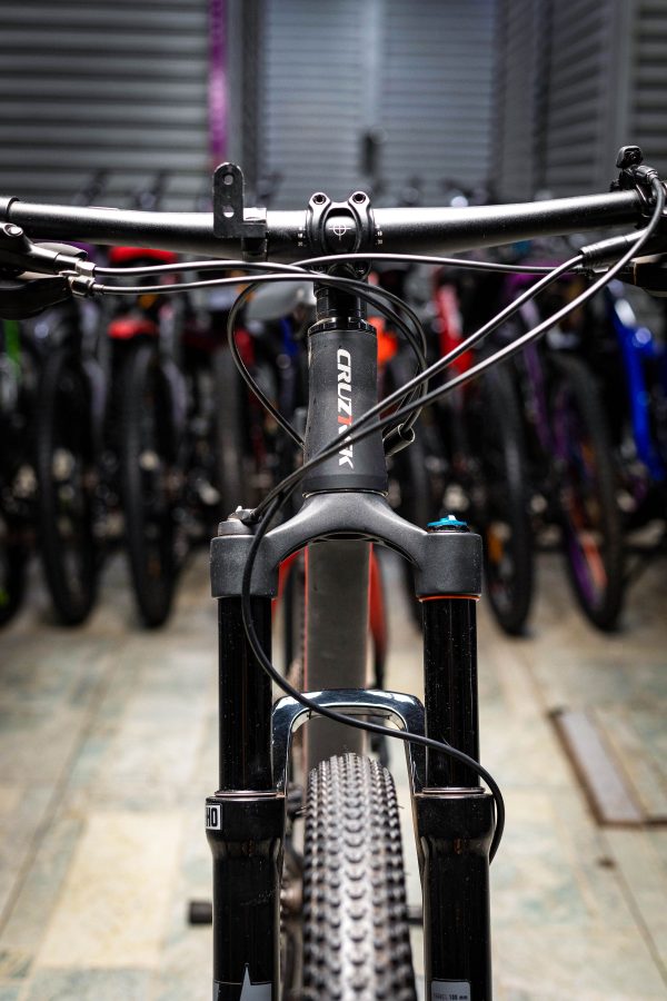 Cruztrek Kleever size 27.5 Black - Image 4