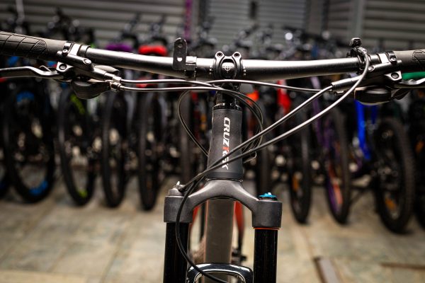Cruztrek Kleever size 27.5 Black - Image 3