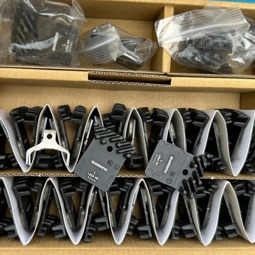 Shimano L05A-RF Resin Disc Brake Pads with Cooling Fins (1 Pair)