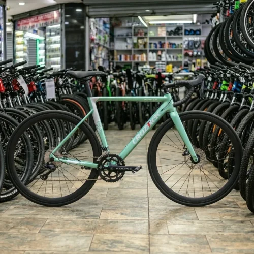 Cruztrek Pinner 700C Road Bike with Shimano SORA Drivetrain