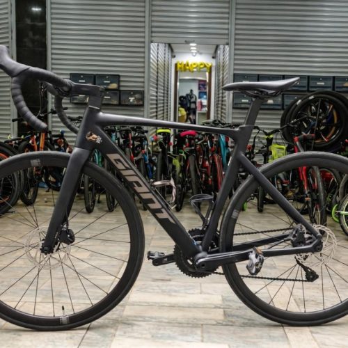 Giant PCR LTD2 Pre-Owned Road Bike – Shimano 20-Speed Hydraulic Disc Bicycle