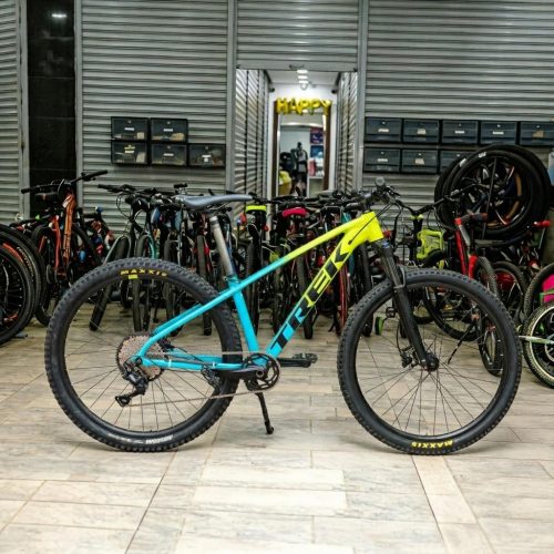 2022 Trek Marlin 5 Mountain Bike (Size S) – Trail & Commuter Hybrid Bike